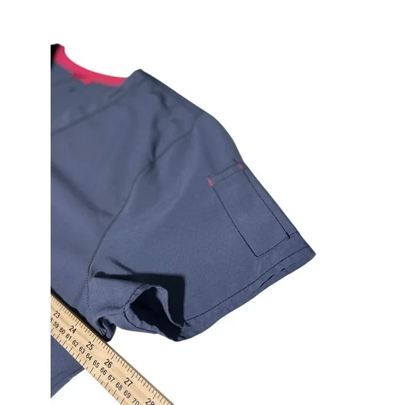 Carhartt Gray Scrubs Top Short Sleeve Size 2X - Multi Pockets - Pink Accents - Picture 4 of 6